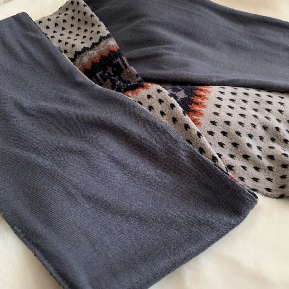 Gray scarf - Picture 6 of 11